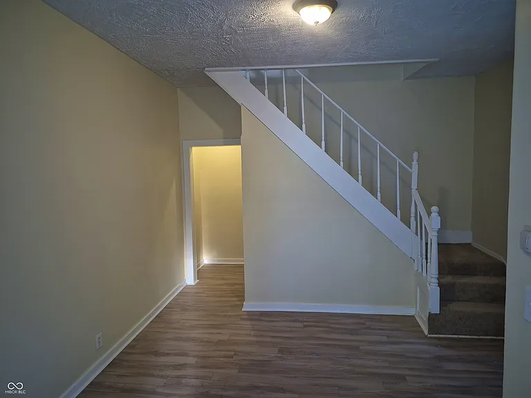 328 N Elder Ave — Photo 5