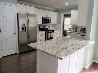 11 Brookfield Cir, Sterling, VA 20164