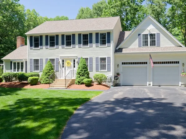 101 Hunter Rd, Uxbridge, MA 01569