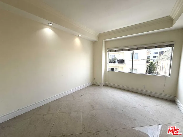 121 S Palm Dr #404A — Photo 13