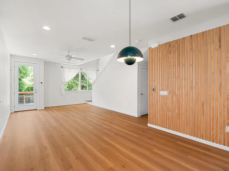 705 N Bluff Dr #6 — Photo 9