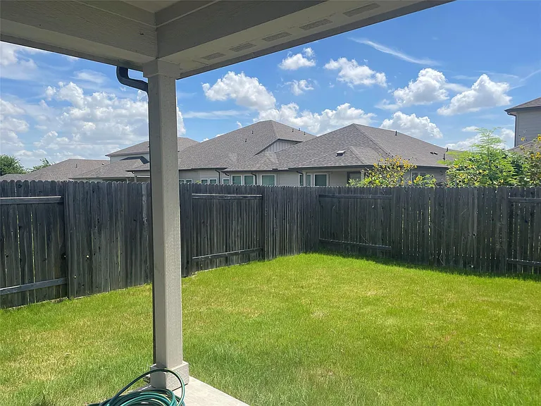 104 Greenspire Downs Dr — Photo 5