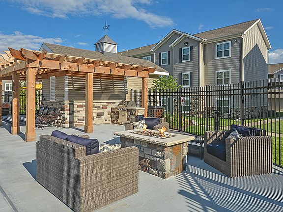 Outdoor Firepit and Grilling Entertainment Area