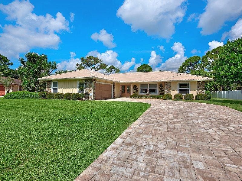 1st image of 5409 Woods West Dr