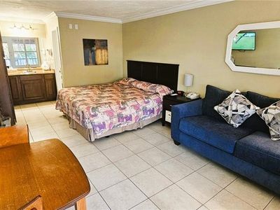 2555 9th ST N #235, Naples, FL, 34103