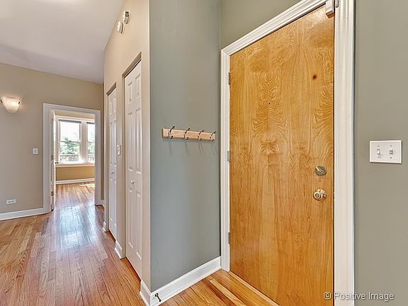 4th image of 3007 W Belle Plaine Ave APT 3