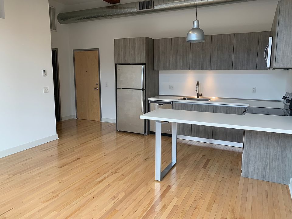 1st image of 36 Cromwell St #205