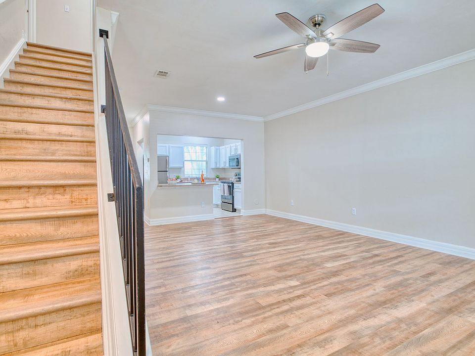 1st image of 2930 6th Terrace Oaks #2921
