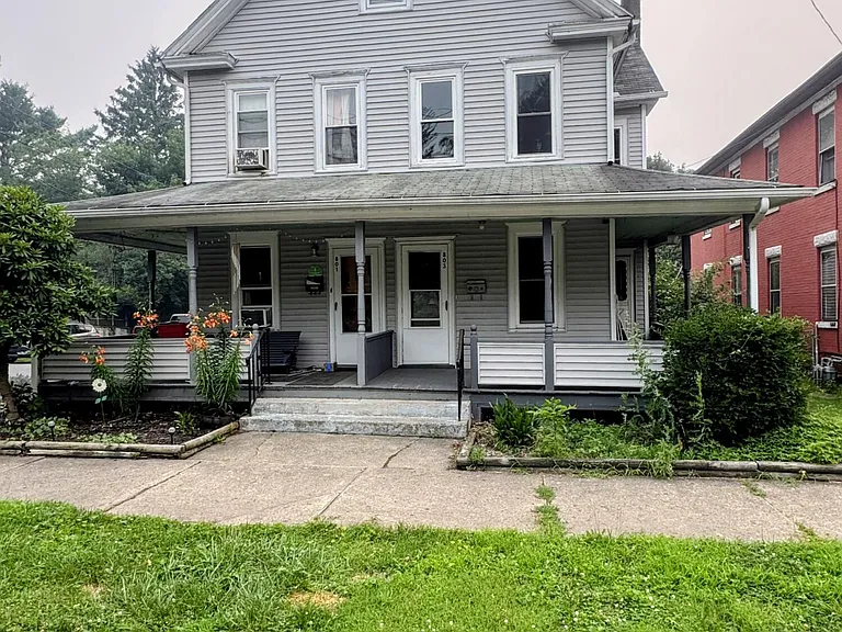 803 N Mulberry St — Photo 1
