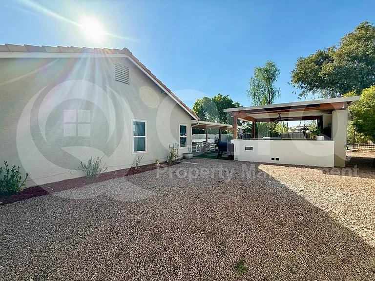 401 S Tiago Dr — Photo 29