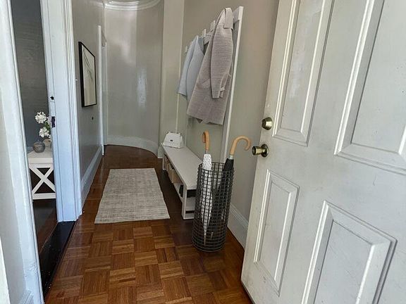 Private front entrance Hallway/mudroom
