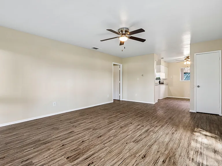 East Cypress — Photo 27