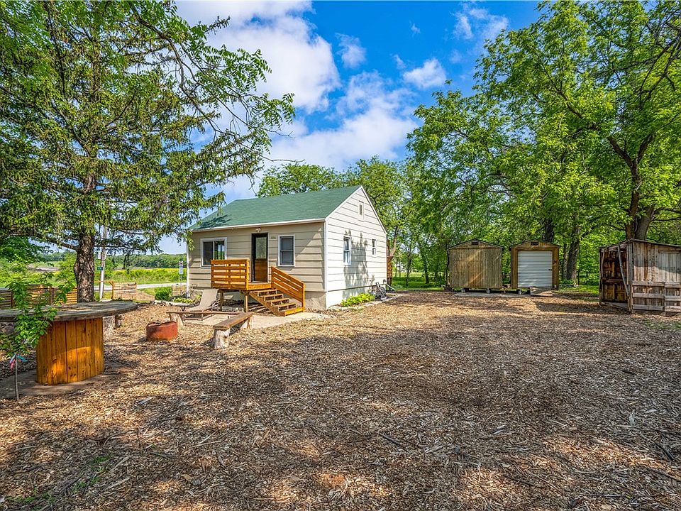 3650 NE 54th Pl, Des Moines, IA 50317 Zillow