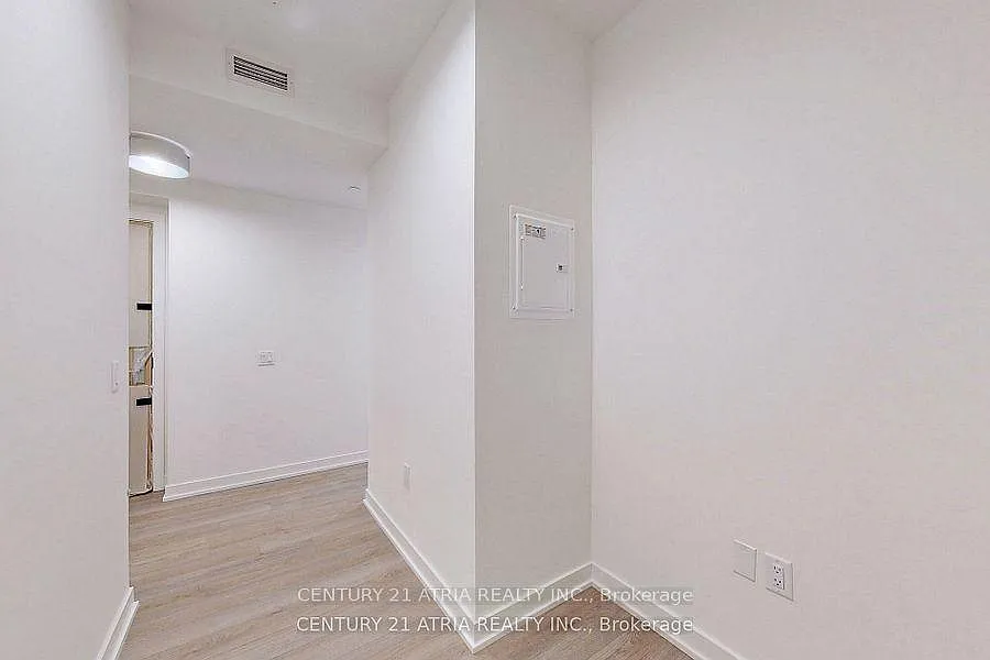 357 King St W — Photo 2
