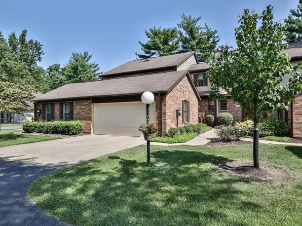 272 Carriage Circle Dr, Cincinnati, OH 45246