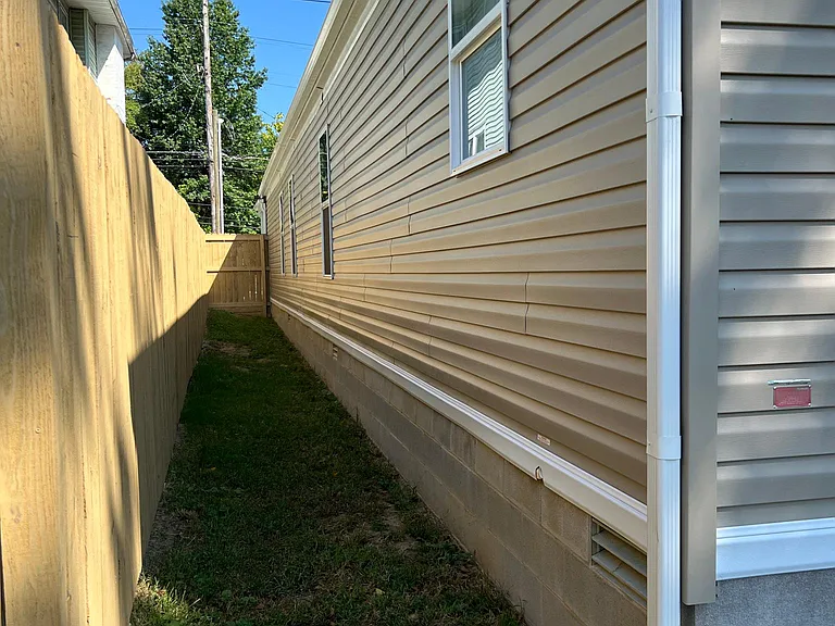 716 E Burnett Ave — Photo 20