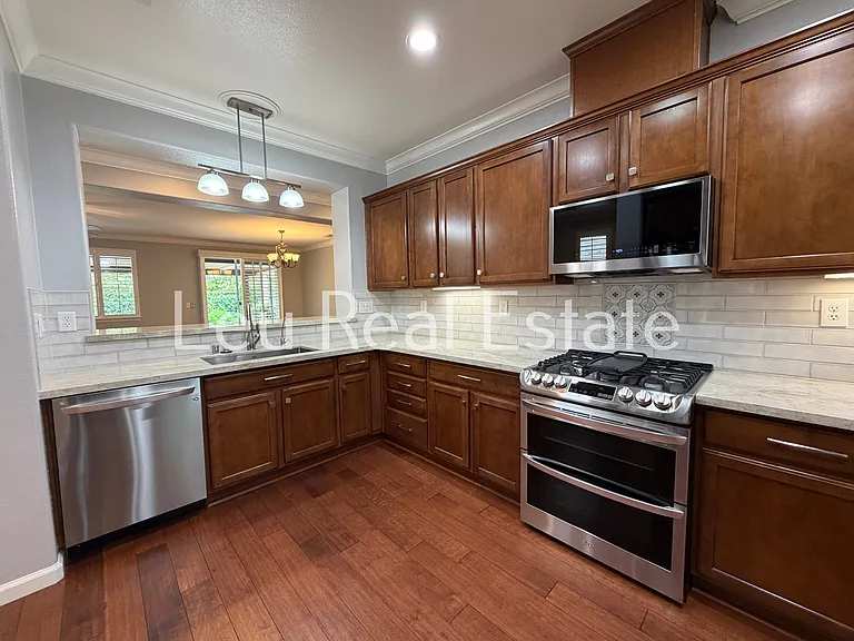 7424 Foxburgh Ct — Photo 2
