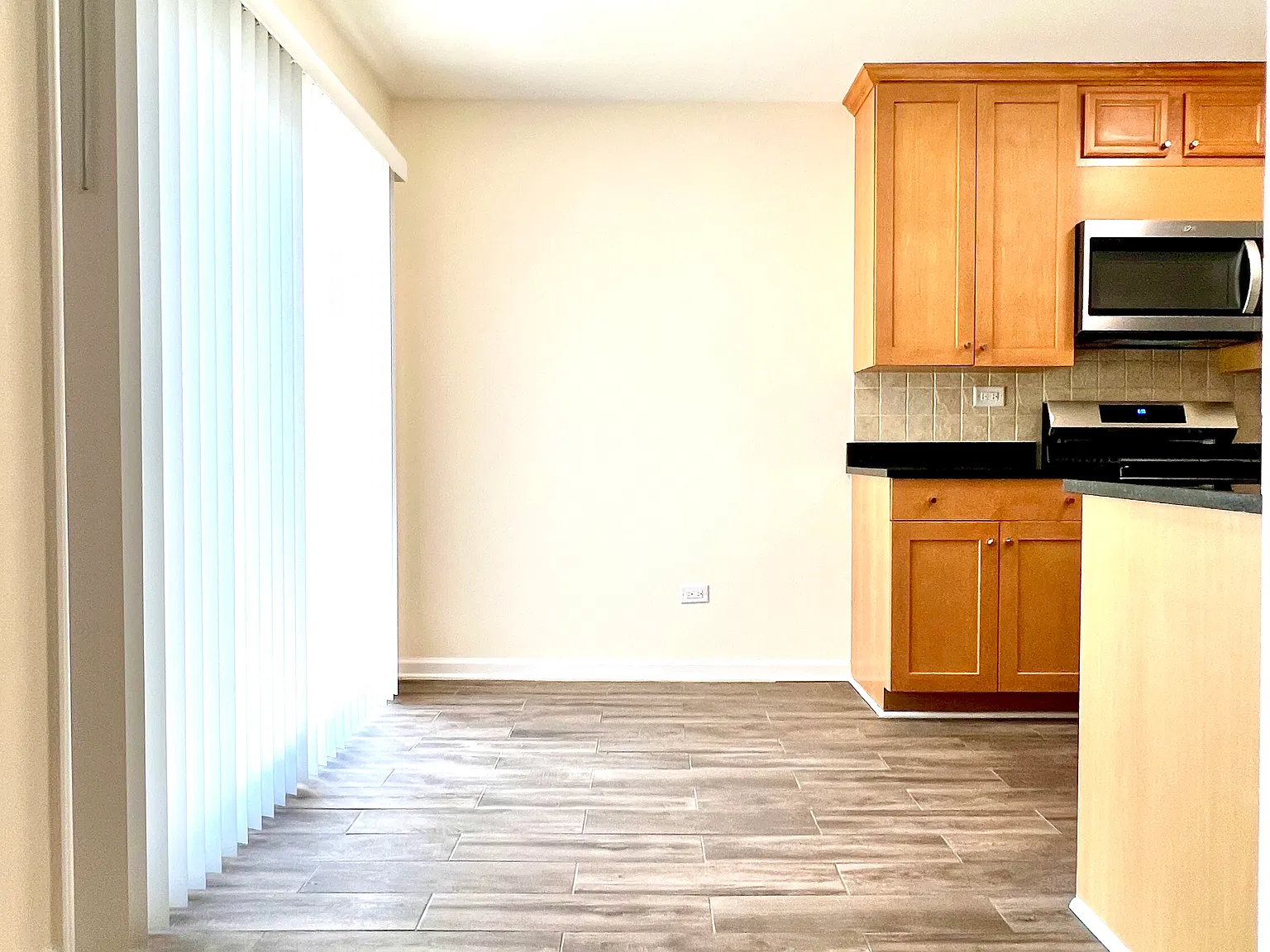 2 bed, 1.5 bath, 1000 sqft, $2,100 — Photo 4