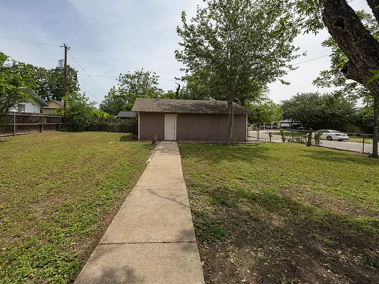 8011 Pistol Ln — Photo 20