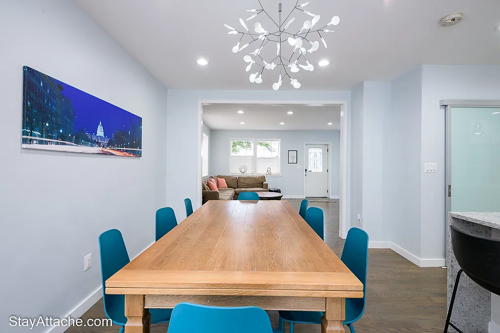 4 bed, 3.5 bath, 2700 sqft, $11,850 — Photo 2