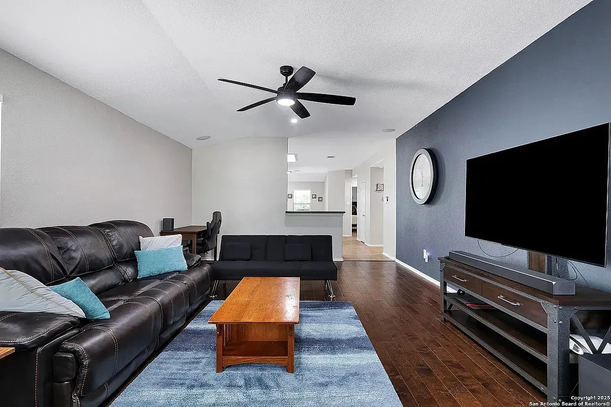 3 bed, 1648 sqft, $2,200 — Photo 2