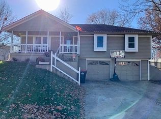 2107 NE Belvoir St, Lees Summit, MO 64086