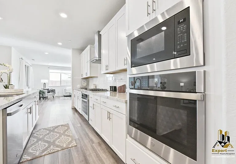 4040 Swing Way — Photo 4