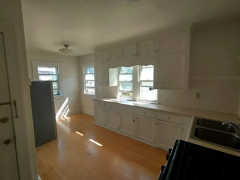 1900 E Jarvis St #UPPER — Photo 12