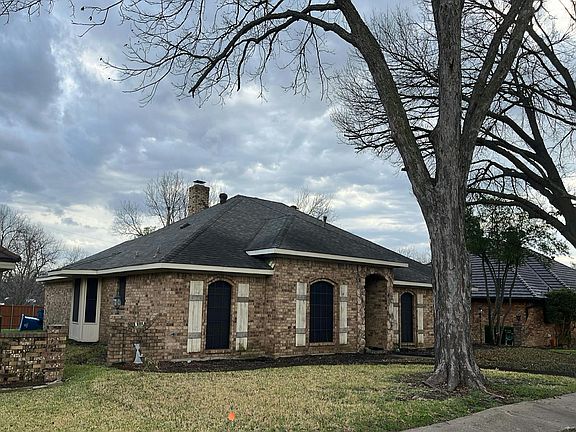 3rd image of 3302 Oxford Dr