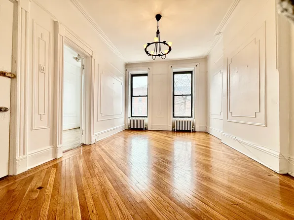 351 7th Avenue image 1 of 9