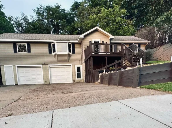 808 3rd Ave E, Durand, WI 54736