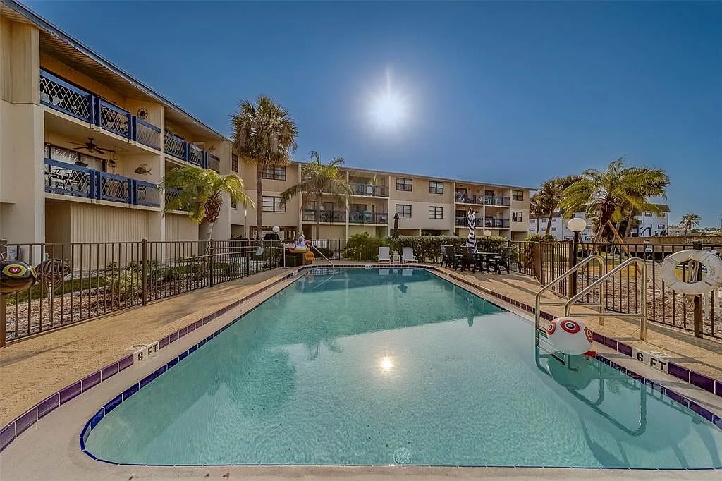 2 bed, 2.0 bath, 1110 sqft, $3,500 — Photo 3