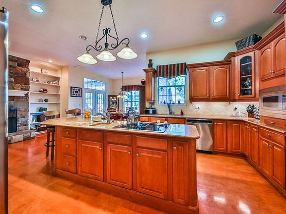 4th image of 7103 Twelve Oaks Dr