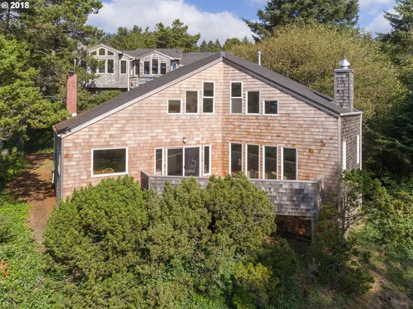 2247 Pacific St, Cannon Beach, OR 97110