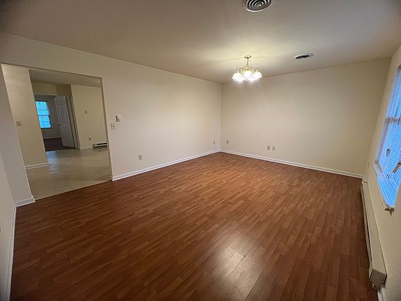 3rd image of 303 Ledge Dr