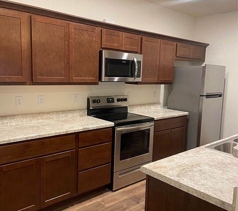 1st image of 426 N Oak Crest Dr #39