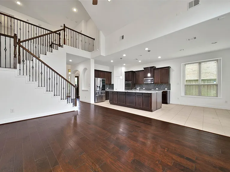 27 Waterfall Way — Photo 10