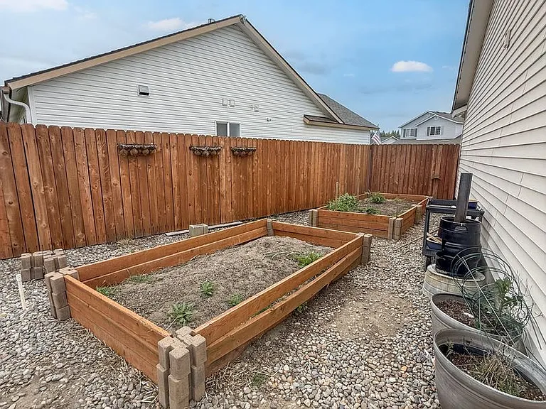 3101 Meadow Glen Ln — Photo 17