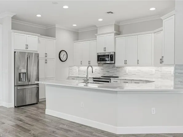 5879 Haiti DR, NAPLES, FL 34113