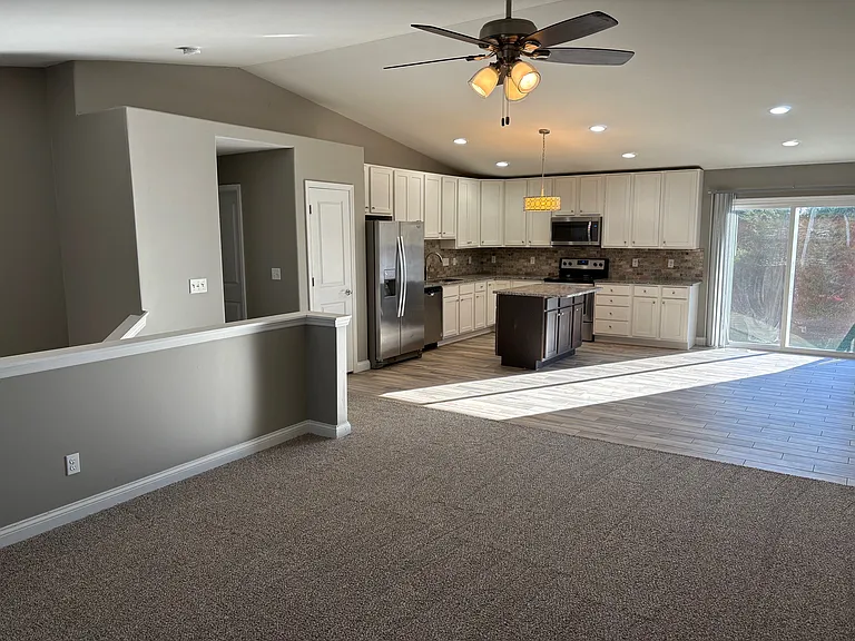 434 Honeysuckle Creek Dr — Photo 3