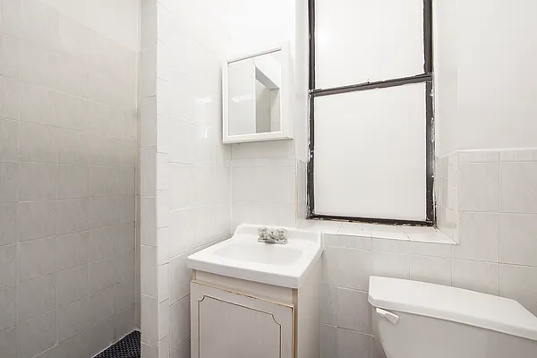 Rented by R New York | media 12