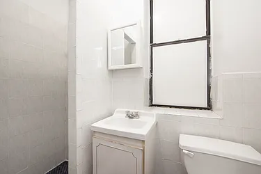 Rented by R New York