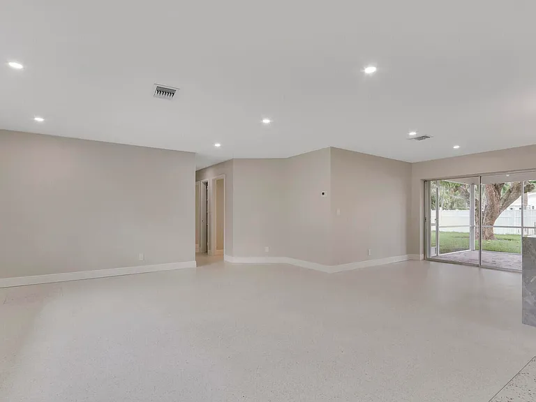 732 Pelican Way — Photo 6