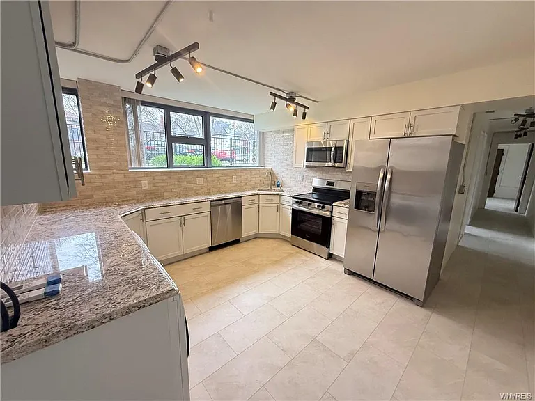 130 Linwood Ave — Photo 5