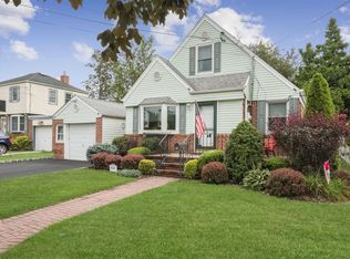 414 Emory Rd, Mineola, NY 11501