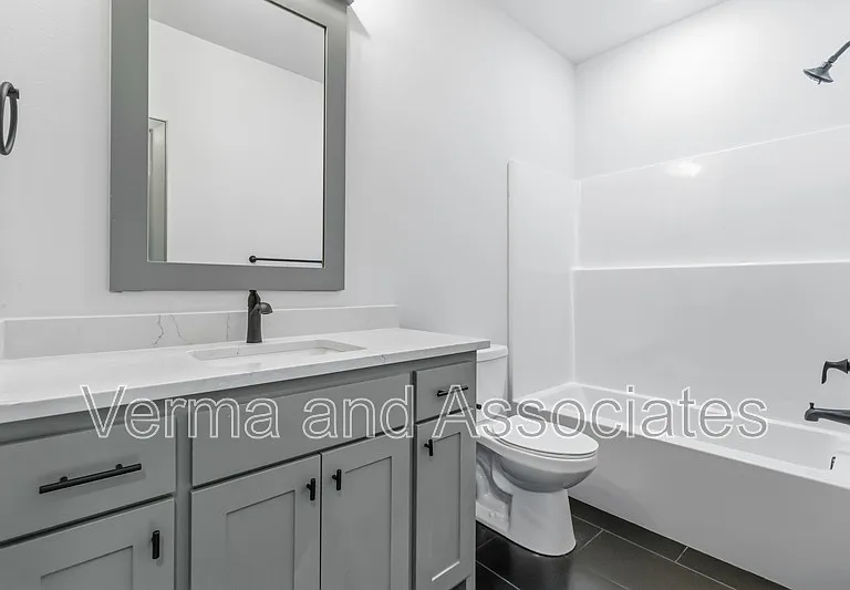 930 Trestle Ln — Photo 15