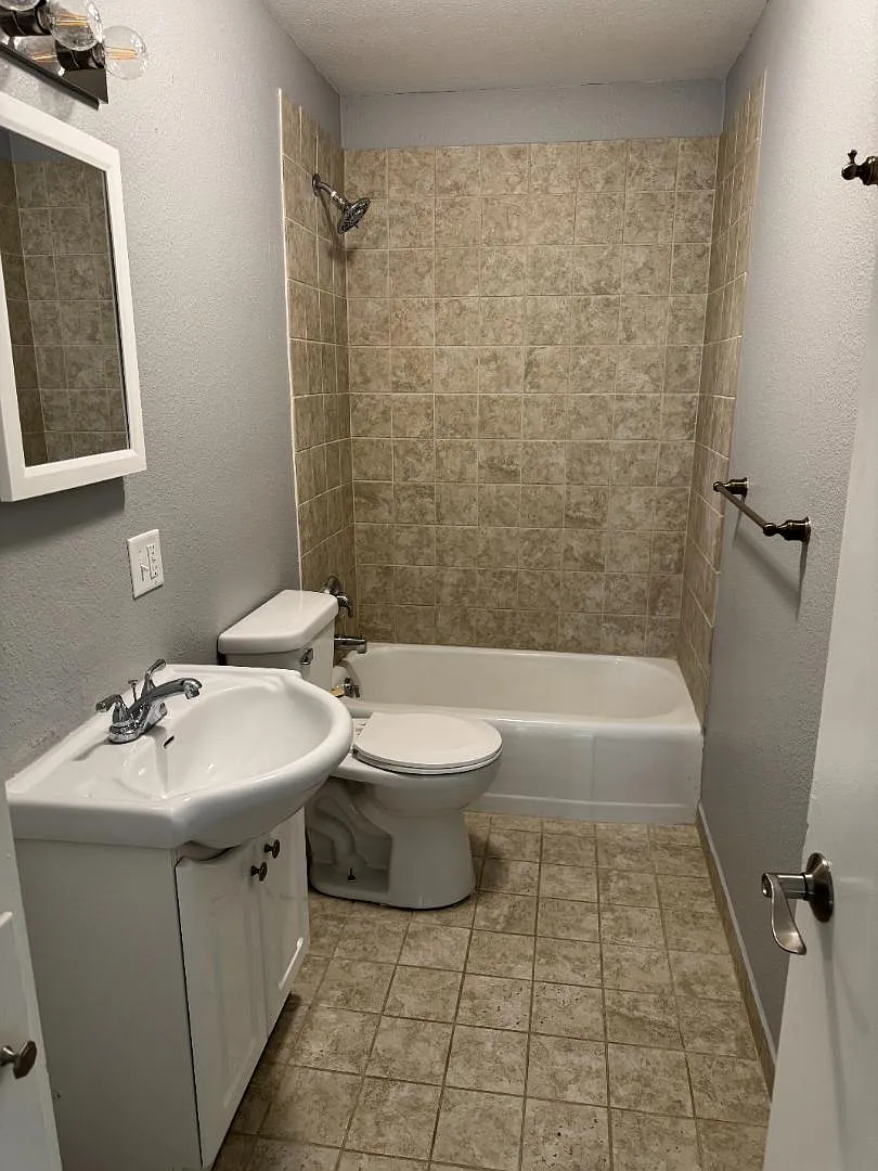 1021 N 8th St - 9 — Photo 3