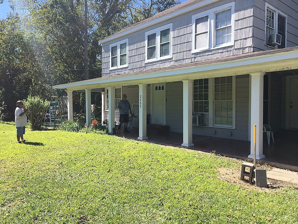 Large covered front porch. 