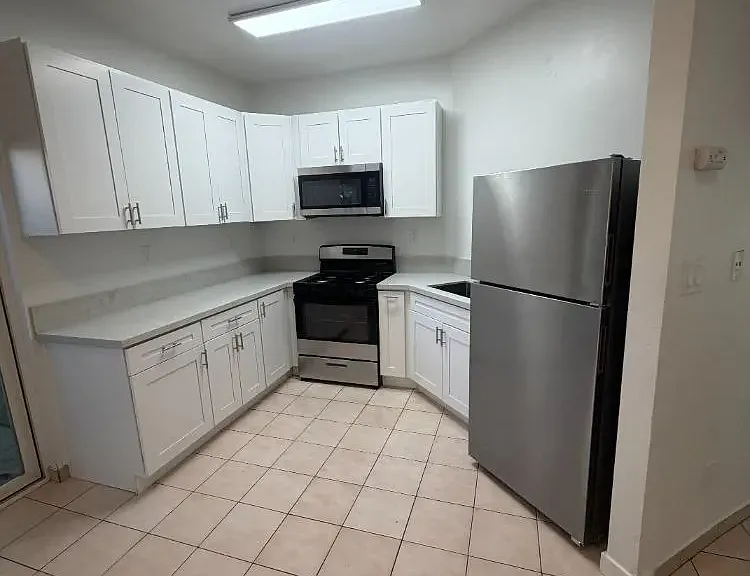 350 E Washington Ave #B — Photo 2