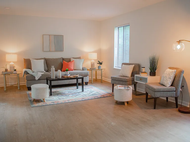 Woodland Country Apartments — Photo 2